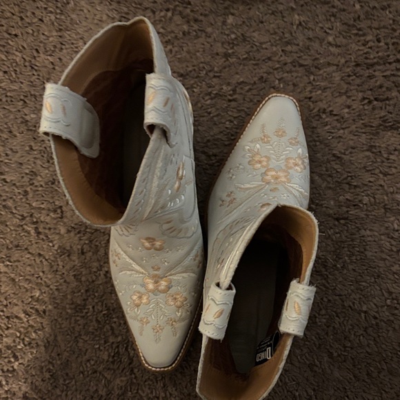 Dingo Cream and Gold Floral Ankle Boots - Picture 6 of 7